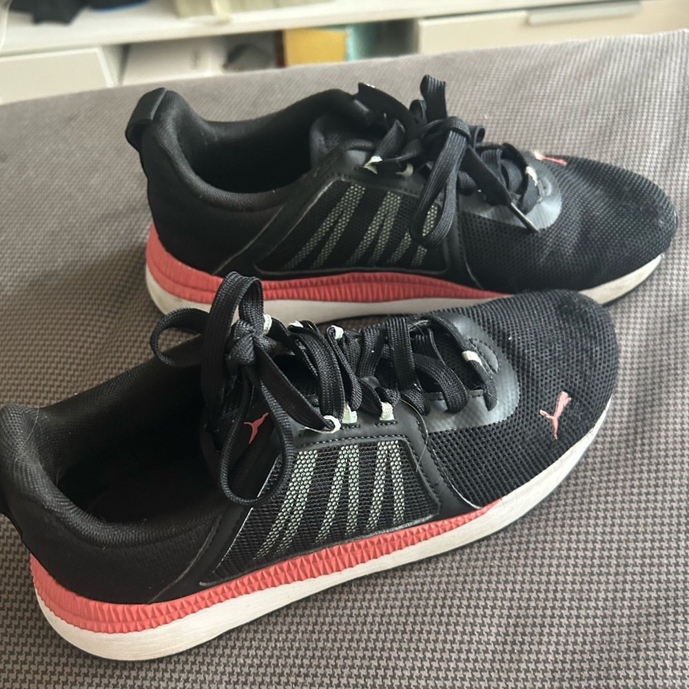 Puma Soft Foam Optimal Comfort Sneakers Women’s     Size 8.5  Black and Pink